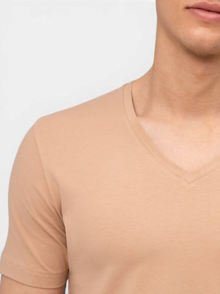 Beige katoenen t-shirt (body fit) met V-hals en korte mouwen Olymp