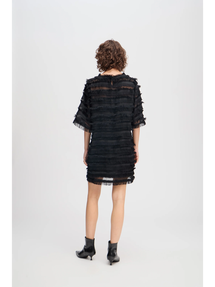 Zwarte jurk met franjes  Levonda Munthe 