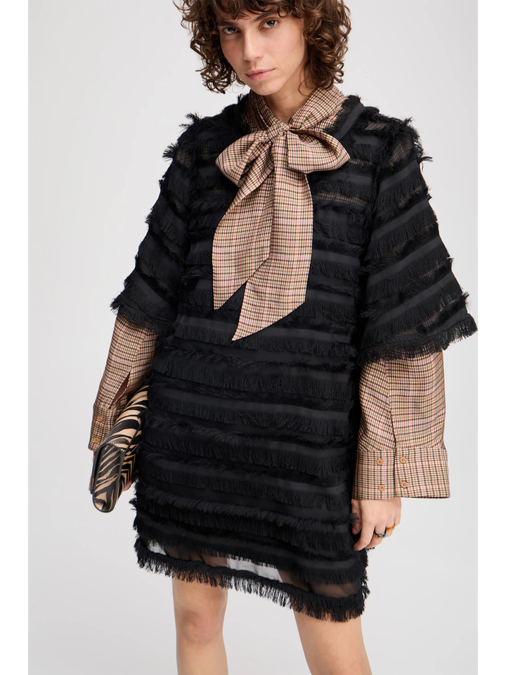 Zwarte jurk met franjes  Levonda Munthe 