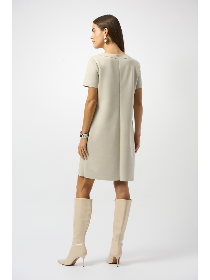 Beige kleed in zachte stof met opgestikte zakken Joseph Ribkoff 