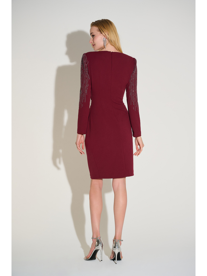Bordeaux kleed met v-hals en strass aan de mouwen Joseph Ribkoff