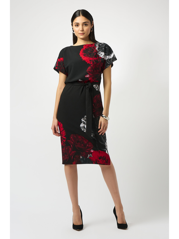 Zwart lang kleed met bloemenprint en lint in de taille Joseph Ribkoff 
