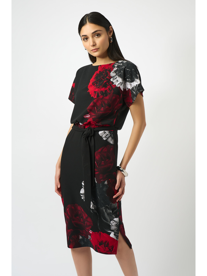 Zwart lang kleed met bloemenprint en lint in de taille Joseph Ribkoff 