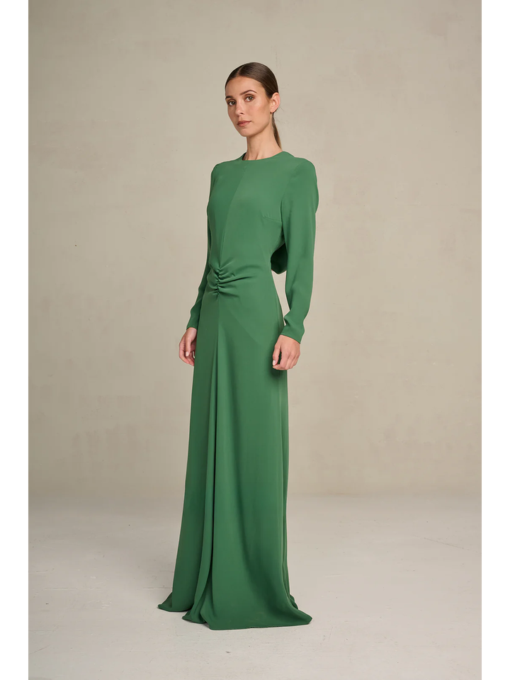 Groene maxi jurk met diepe rug en split achteraan Mandy March23