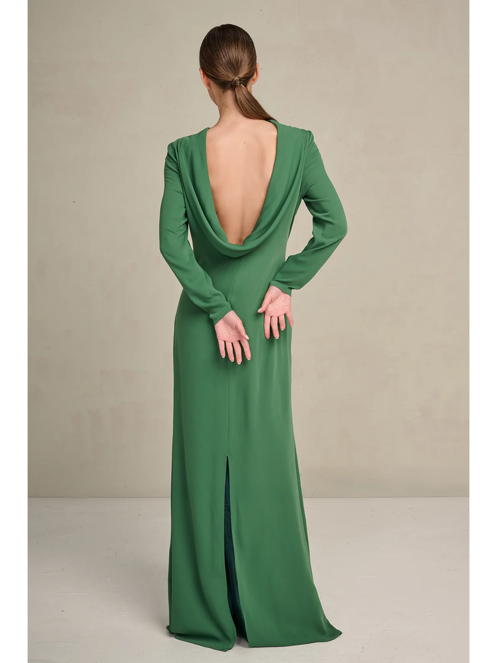 Groene maxi jurk met diepe rug en split achteraan Mandy March23