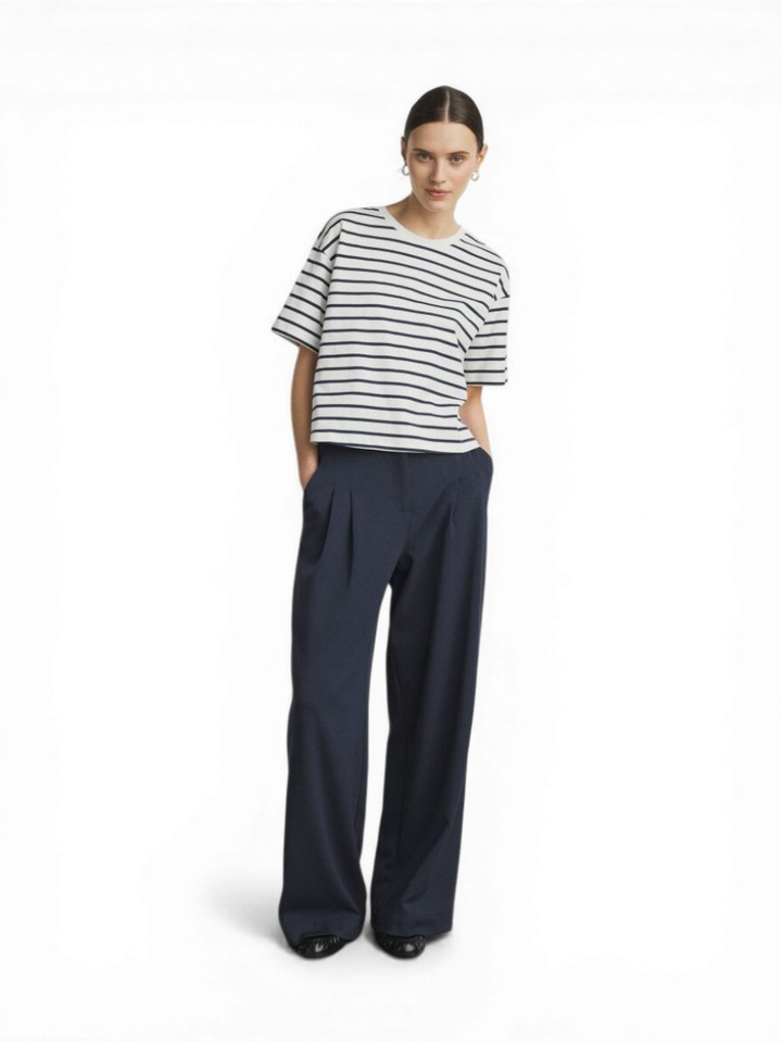 Donkerblauwe wijde broek met bandplooi Henrika MSCH