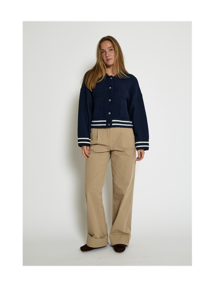 Donkerblauwe gilet met detailknopen Kamilla Jacket Peppercorn