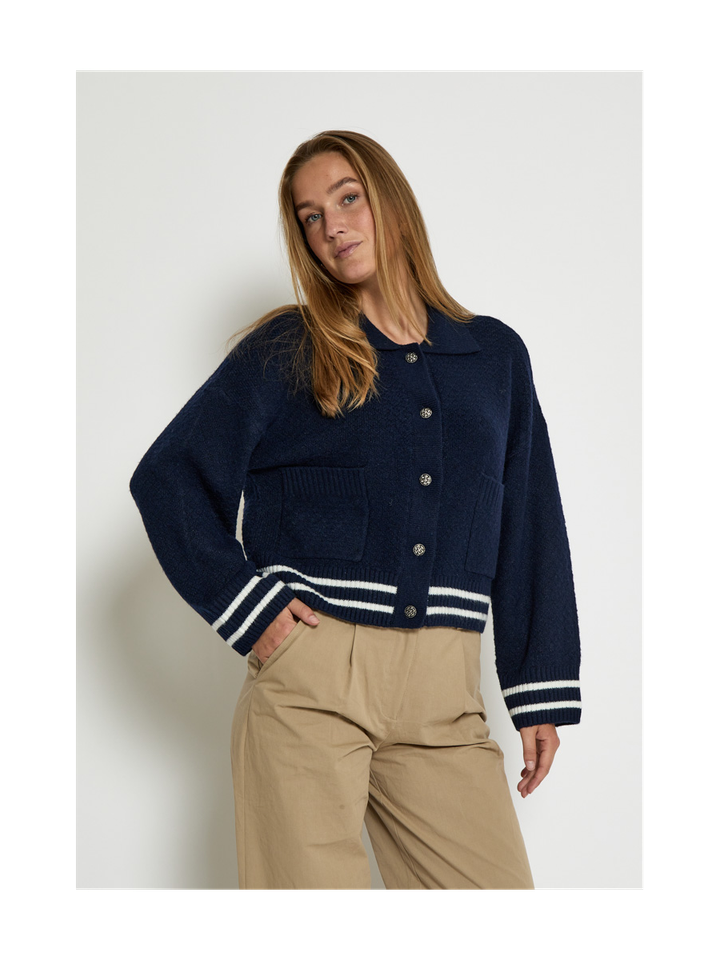 Donkerblauwe gilet met detailknopen Kamilla Jacket Peppercorn