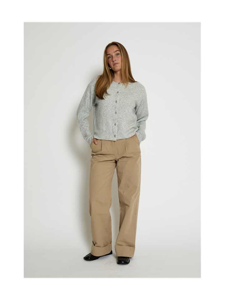 Lichtgrijze gilet met knopen Kate Peppercorn