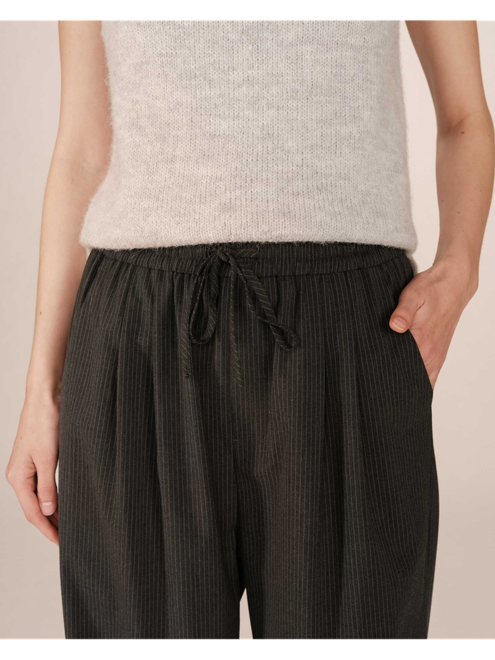 Grijze broek met fijne krijtstreep Stay Grace&Mila