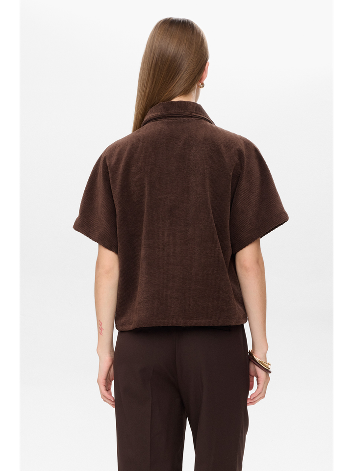 Donkerbruine cropped ribfluwelen top met knopen Thea Numph