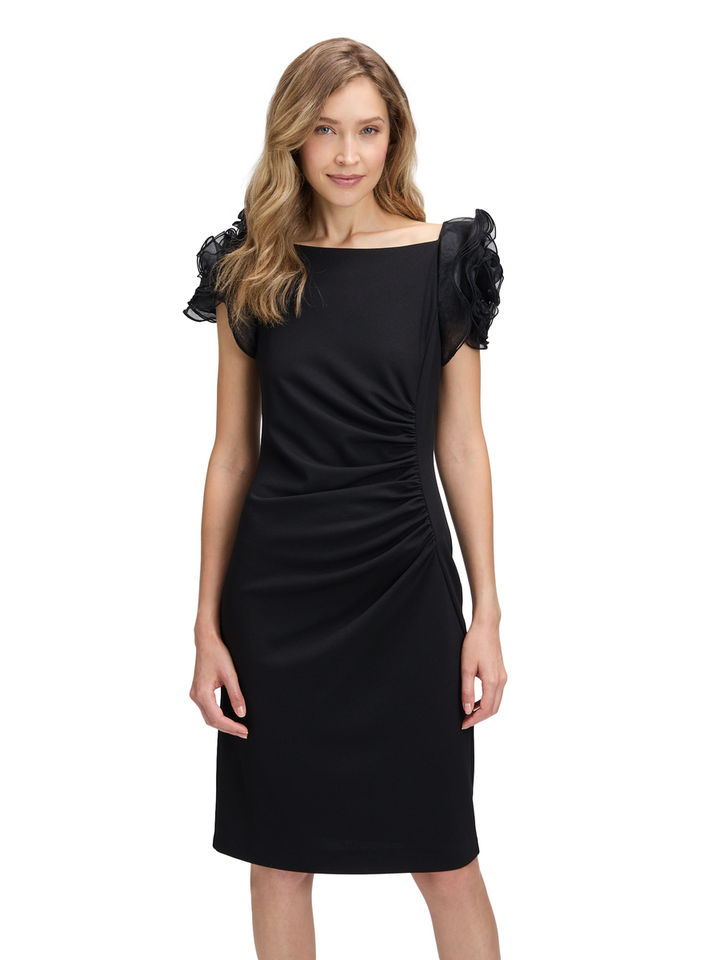 Zwarte feestjurk met speciaal detail aan de schouders Vera Mont