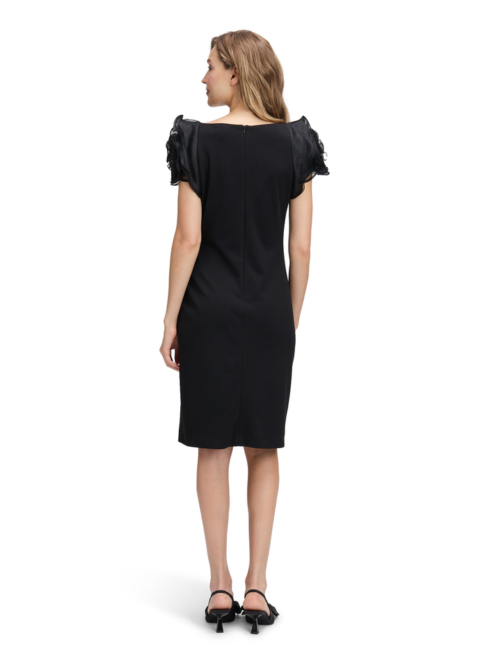 Zwarte feestjurk met speciaal detail aan de schouders Vera Mont
