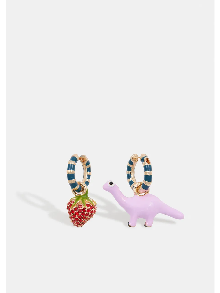 Goudkleurige en blauwe hoepeloorbellen met dino en aardbei Istoli Essentiel 