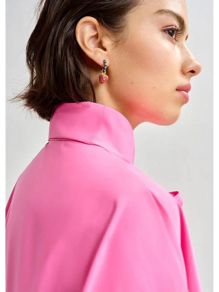 Goudkleurige en blauwe hoepeloorbellen met dino en aardbei Istoli Essentiel 