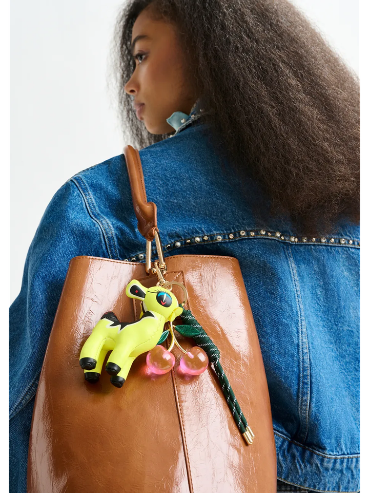 Gele, roze en groene tashanger in faux leer met hert en kersen