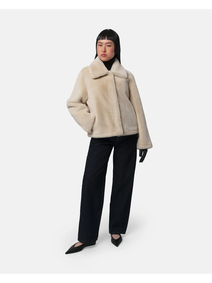 Latte kort mantel Elis Apparis