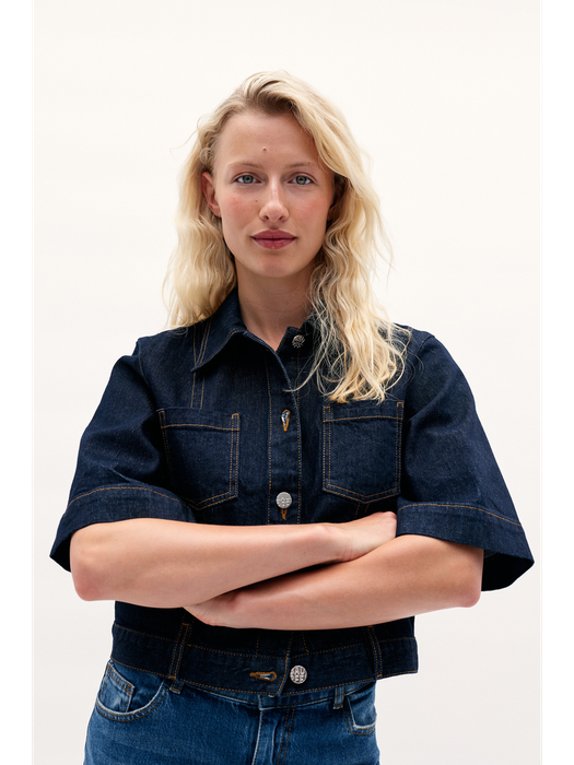 Donkerblauw jeansjasje met zilverkleurige detailknopen Baum und Pferdgarten