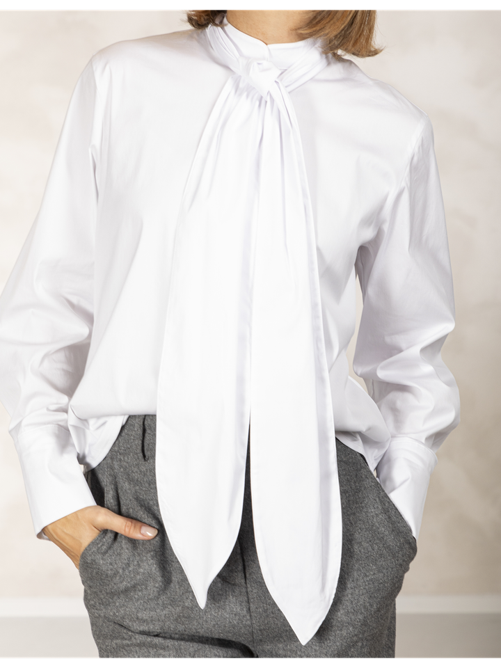 Witte blouse met knopen en strik aan de kraag Big Bow Due Amanti