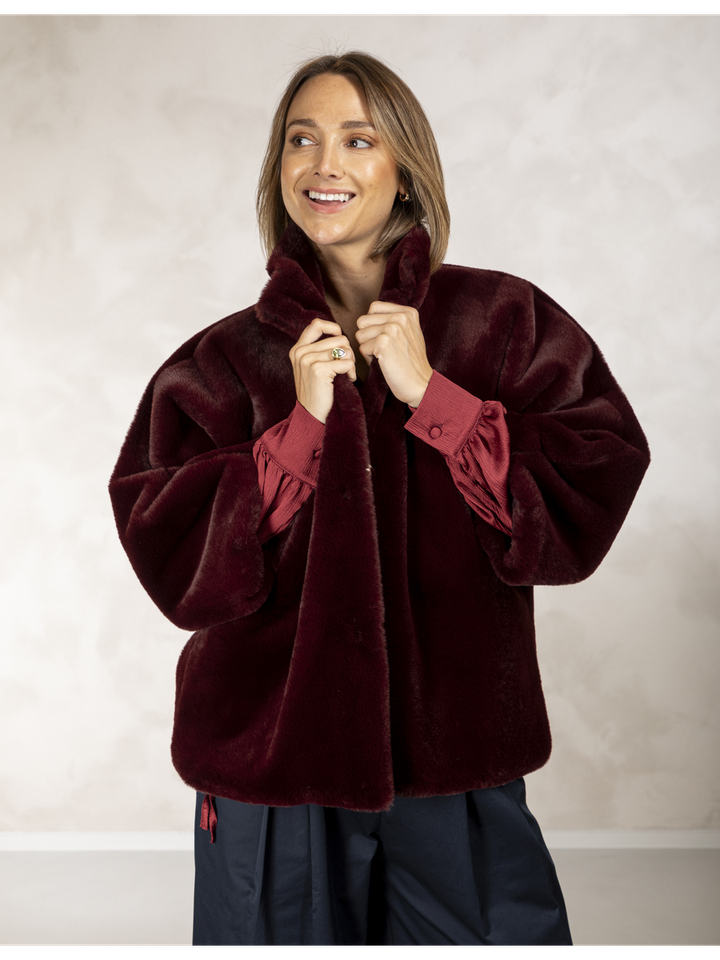 Bordeaux jas in faux fur Furkim Due Amanti 