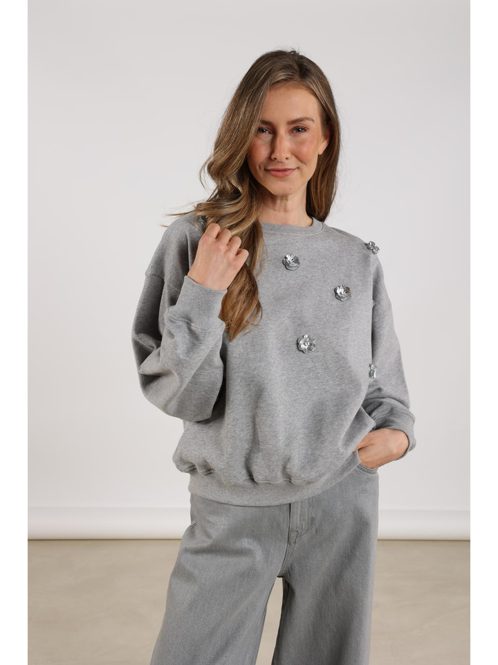 Grijze trui met bloemdetail Beatriz Nukus 