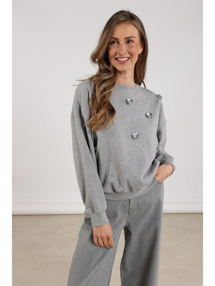 Grijze trui met bloemdetail Beatriz Nukus 