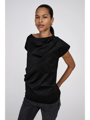 Zwarte blouse met korte mouwen en frons detail Cigga Rabens
