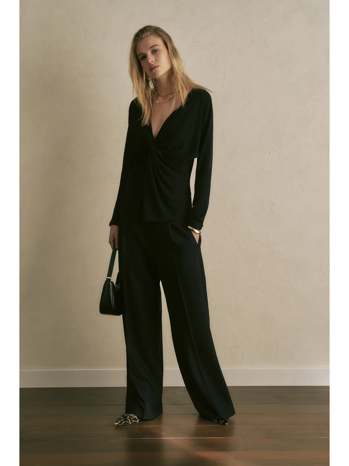 Zwarte feestelijke bloes met knoop aan de borst Semicouture