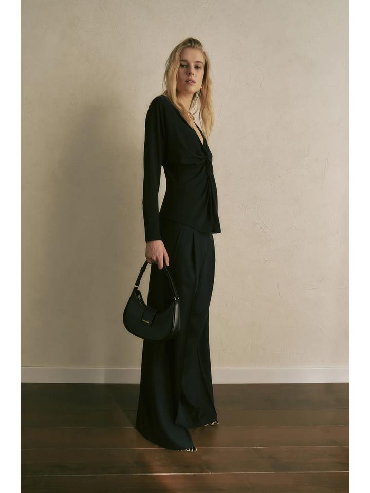 Zwarte feestelijke bloes met knoop aan de borst Semicouture