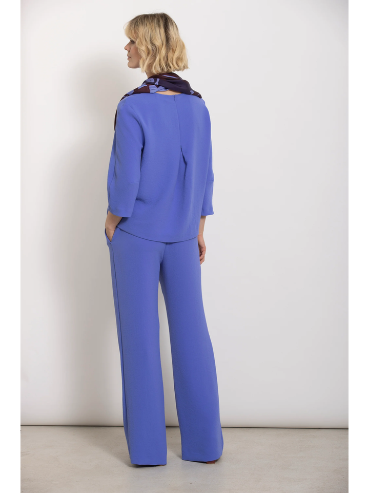 Paarse bloes Hatika Gigue 