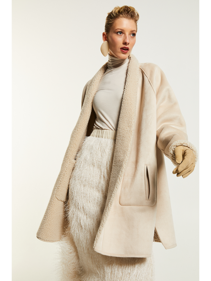 Beige lange mantel met teddy stof Mont Betta Corradi 