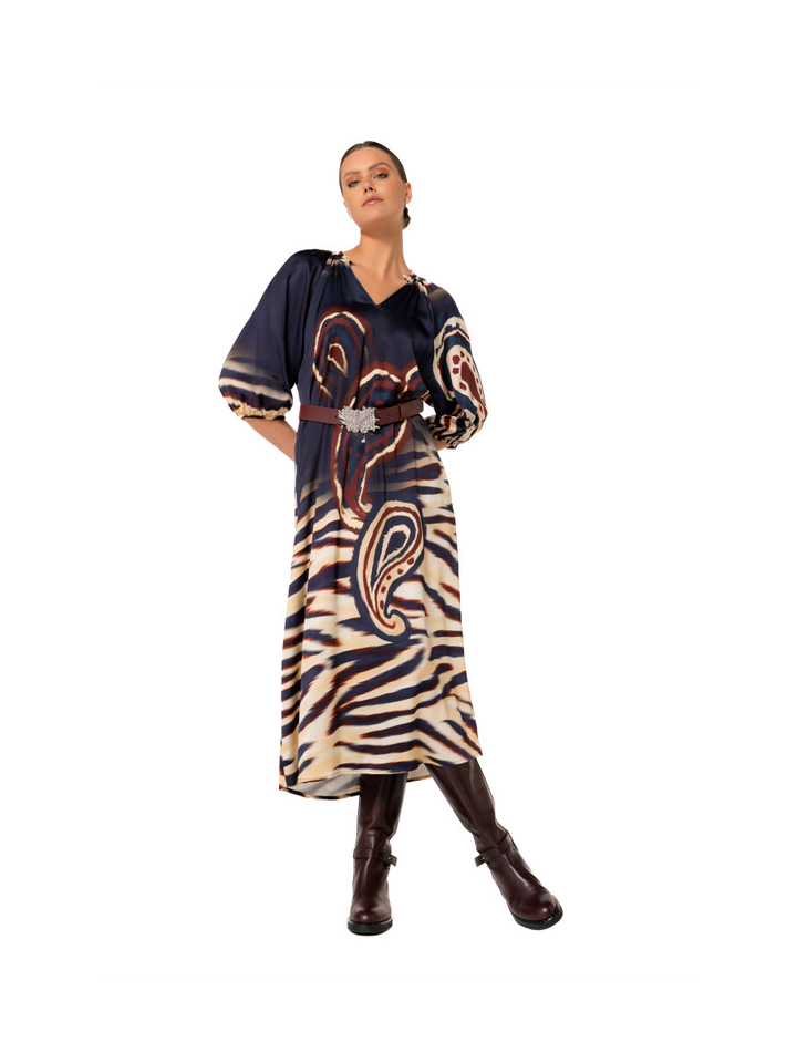 Donkerblauwe lange jurk met bordeaux print en riem Caroline Biss