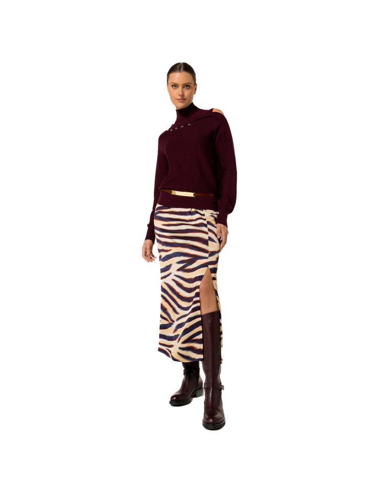 Bordeaux trui met bedeltjes en open schouder Caroline Biss 