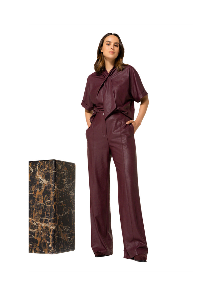 Bordeaux lederlook broek Caroline Biss