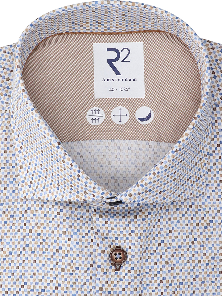Wit katoenen hemd (regular fit) met kleurrijke details R2