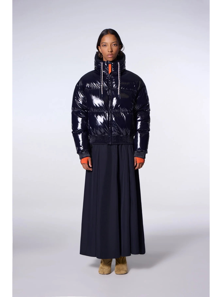 Donkerblauwe glanzende jas met kap Nine Gertrude