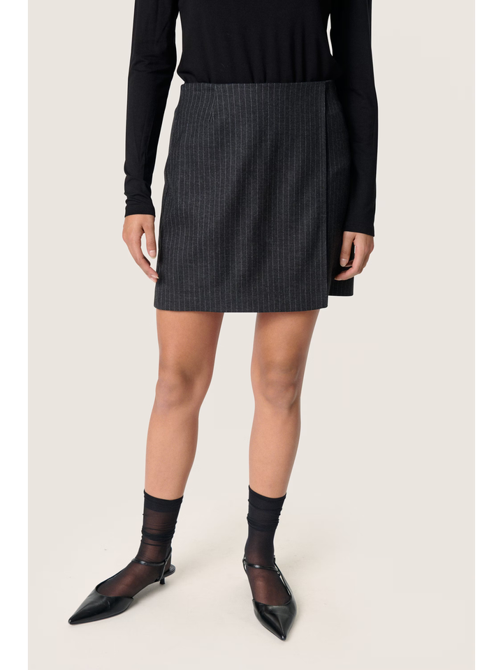 Grijz rok met fijne krijtstreep Soaked In Luxery 