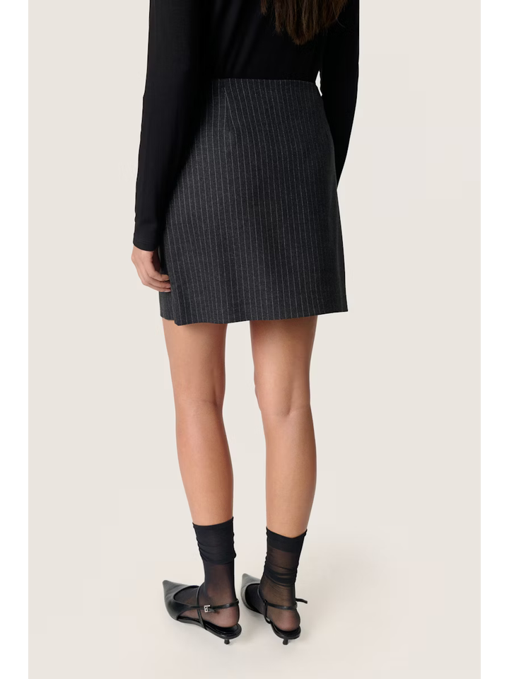 Grijz rok met fijne krijtstreep Soaked In Luxery 