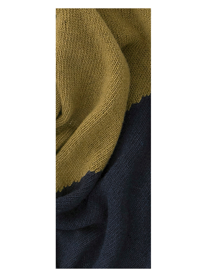 Blauwe en groene sjaal in driehoek vorm Mapoesie