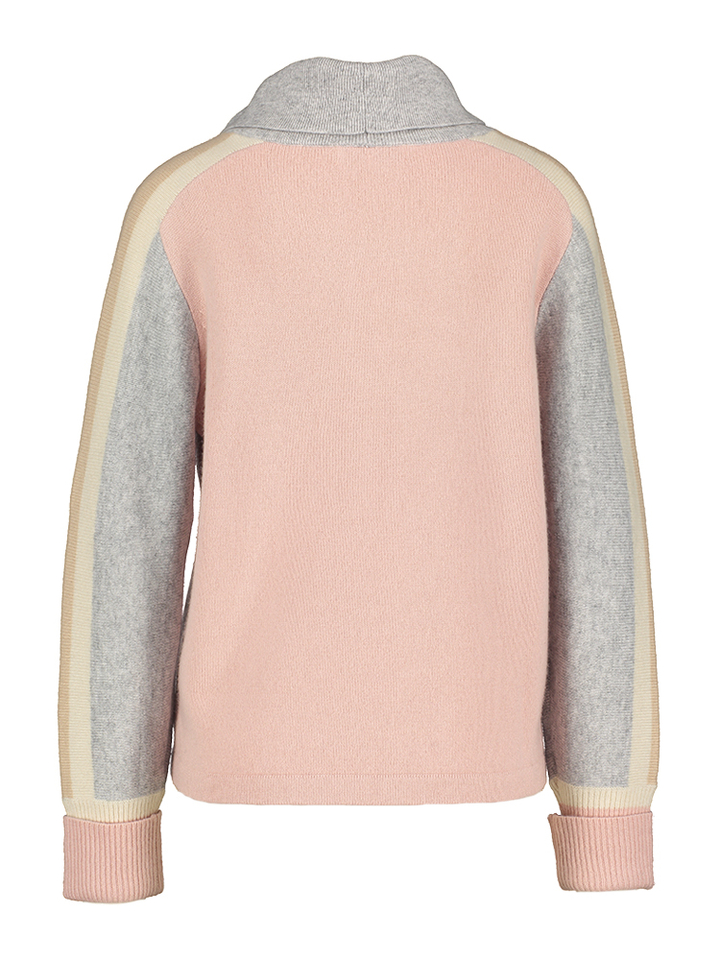 Lichtroze trui met rolkraag en strepen in verschillende kleuren Marie Méro