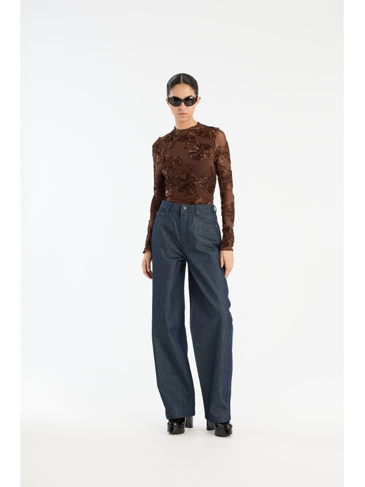 Donkerbruine blouse met bloemendetail Rotate 