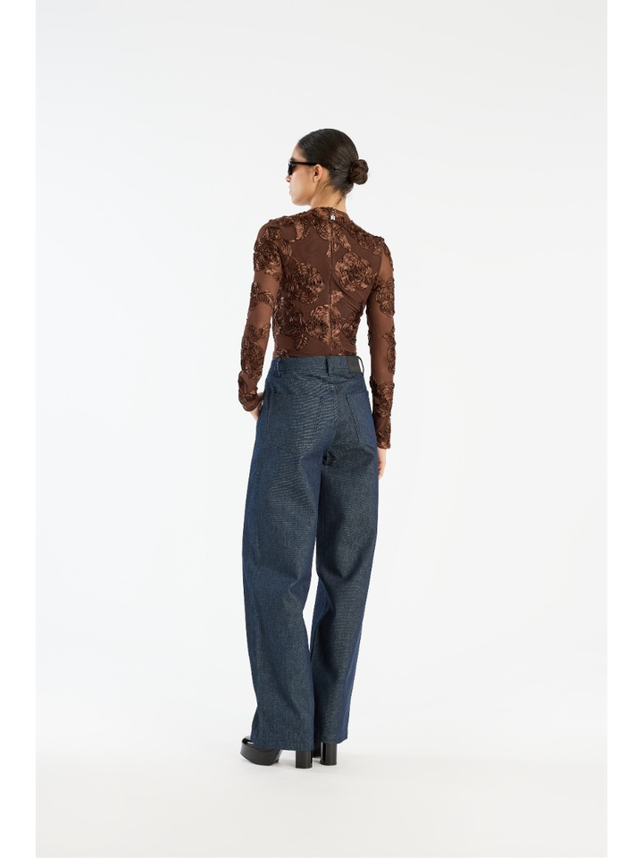 Donkerbruine blouse met bloemendetail Rotate 