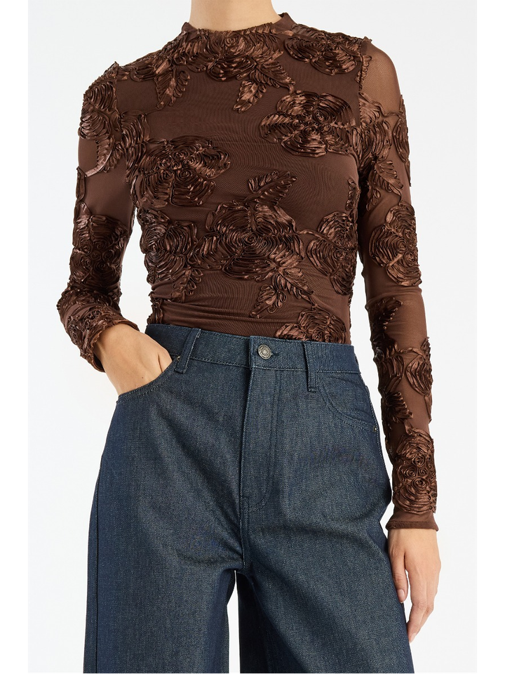 Donkerbruine blouse met bloemendetail Rotate 
