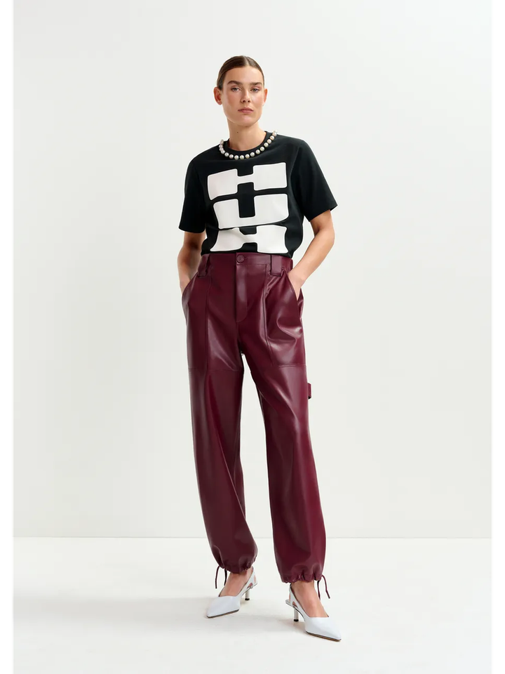 Bordeauxrode kunstleren cargobroek Itao Essentiel 