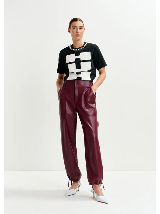 Bordeauxrode kunstleren cargobroek Itao Essentiel