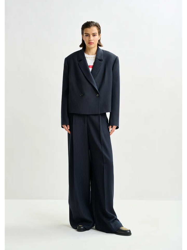 Donkerblauwe en witte broek met krijtstreep en wijde pijpen Invest Essentiel 