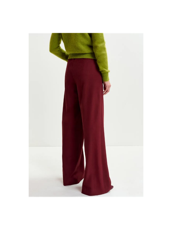 Bordeaux wijde broek met persvouw Izi Essentiel