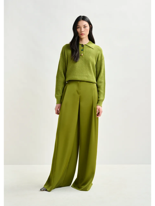 Olijfgroene satijnen broek met brede pijp Ixie Essentiel