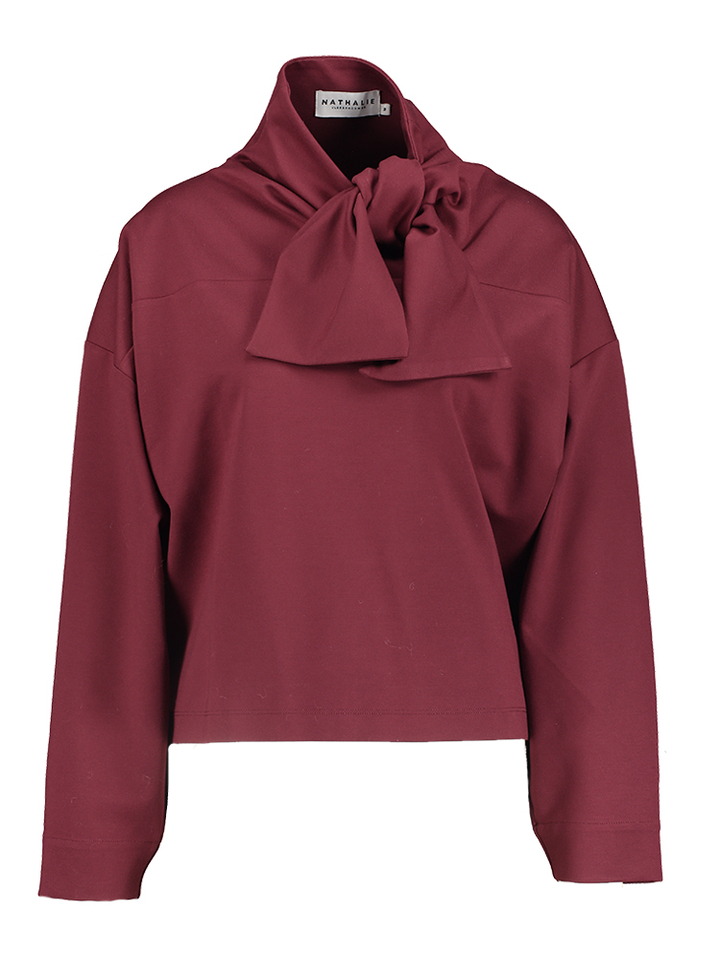 Bordeaux bloees met strik in de hals Gertruda Nathalie Vleeschouwer 