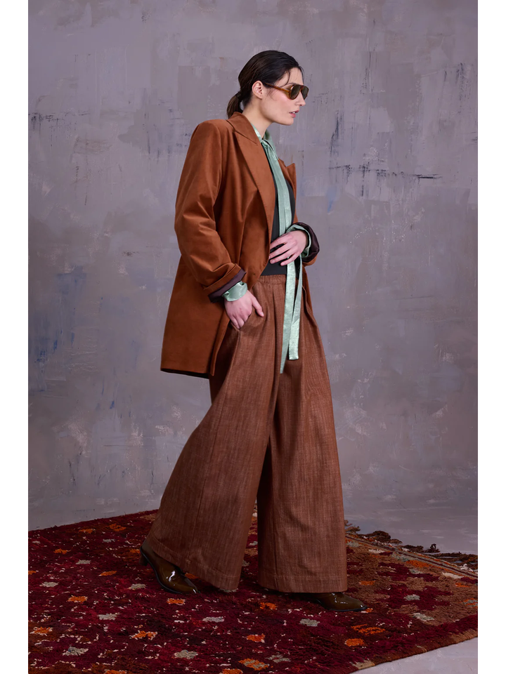 Roest kleurige broek met bandplooi Freddy Nathalie Vleeschouwer 
